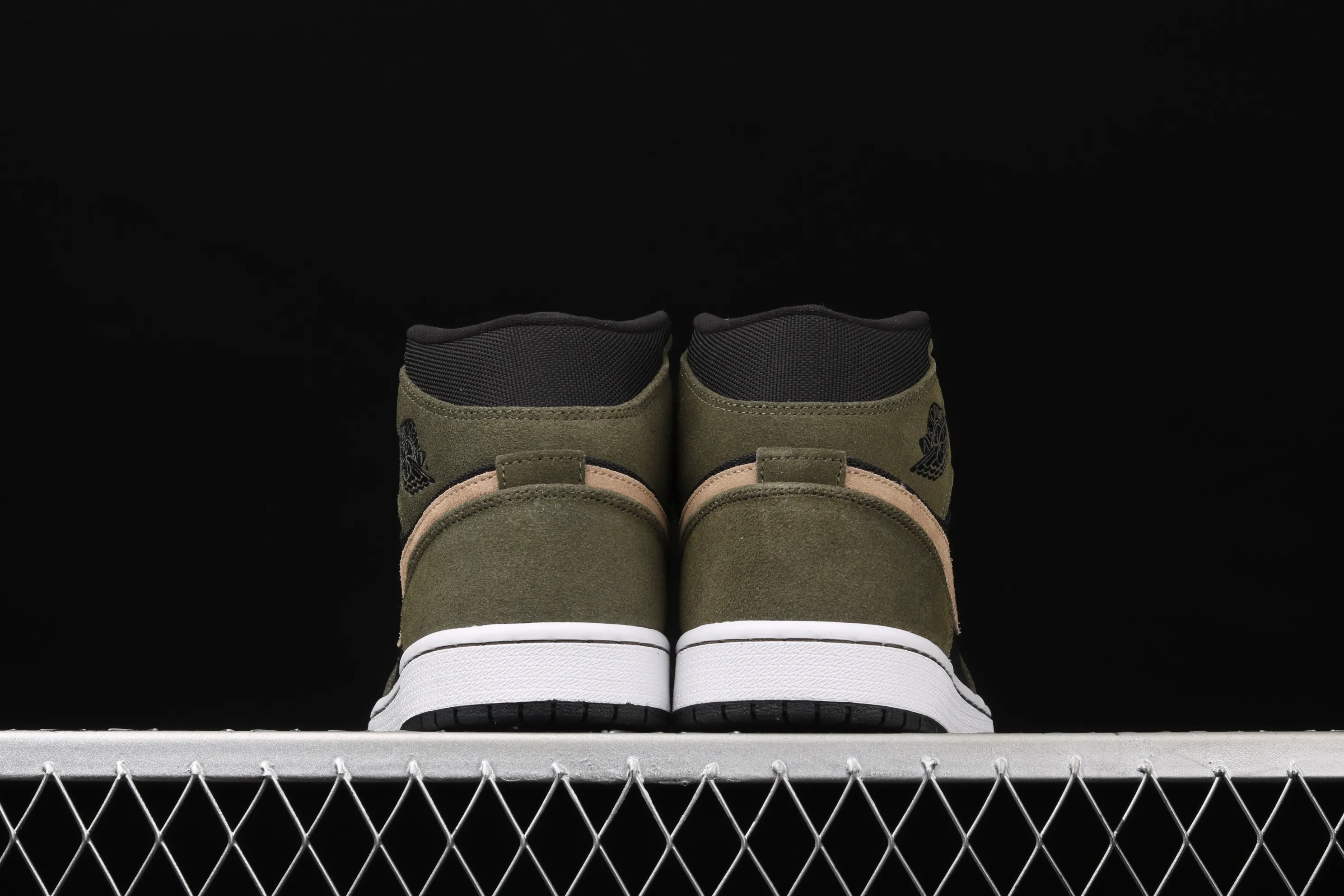 All Categories Air Jordan Jordan Series Basketball Shoes Air Jordan 1 Mid Air Jordan 1 Mid AJ1 Joe 1 Army Green Mid-top Versatile Casual Sports Shoes BQ6472-030